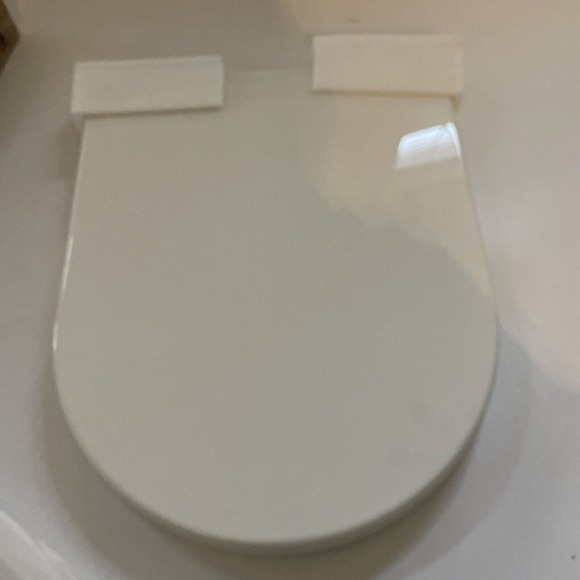 SADALAK Toilet Seat D Shape Soft Close Quick Release Toilet Seat Replacement‎ - Picture 3 of 6